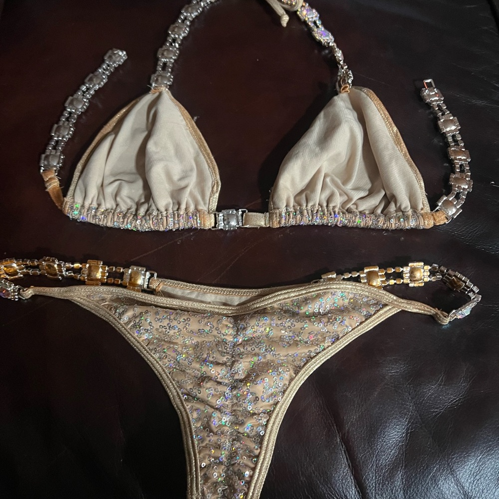 Competition Bikini - image 2